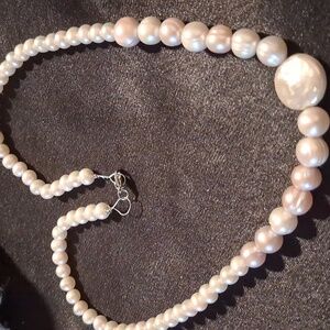 Hand Strung Gradguated Cultured Pearl Necklace 18 In Long